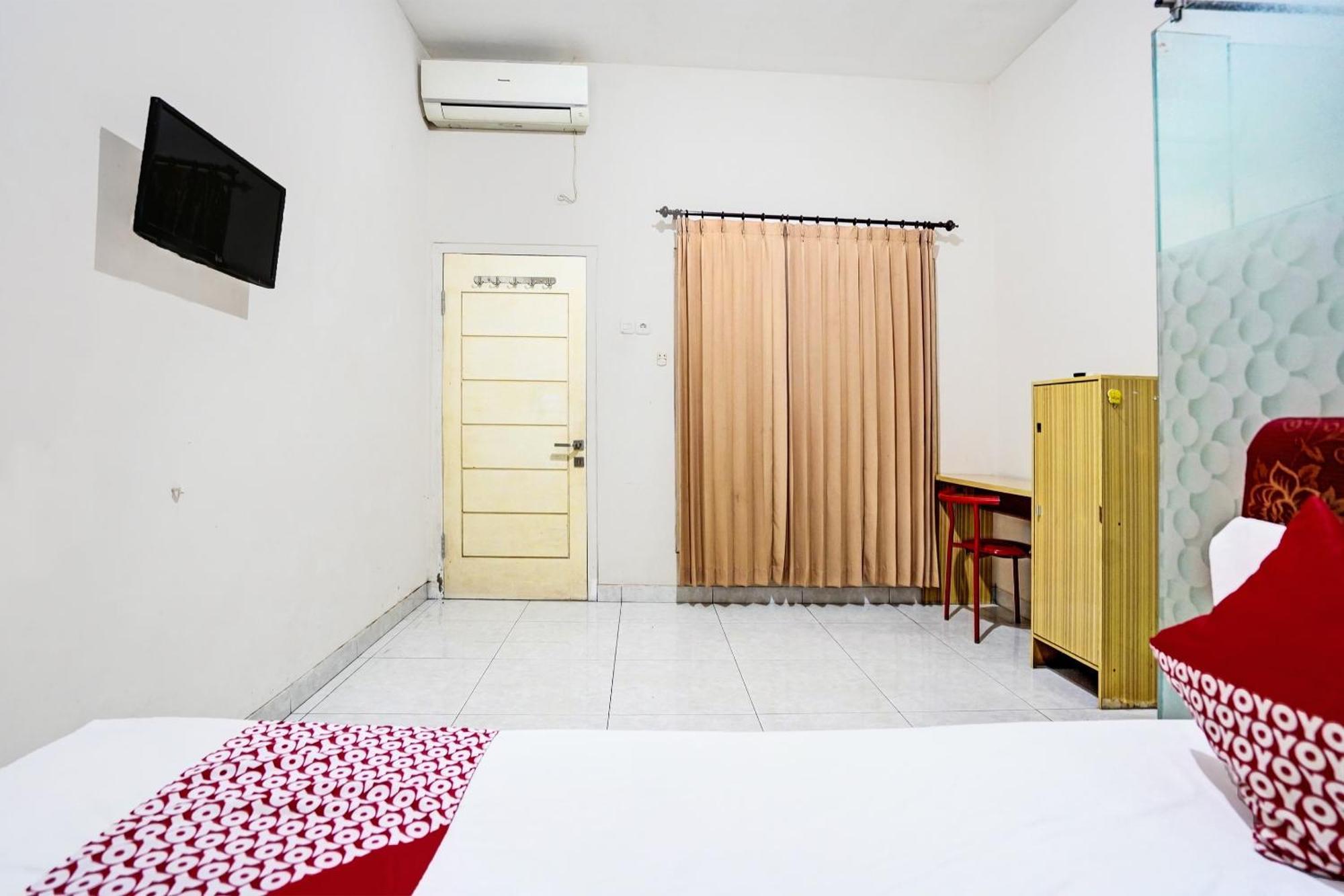 Oyo Life 92190 Arya Guest House Tulungagung Eksteriør billede