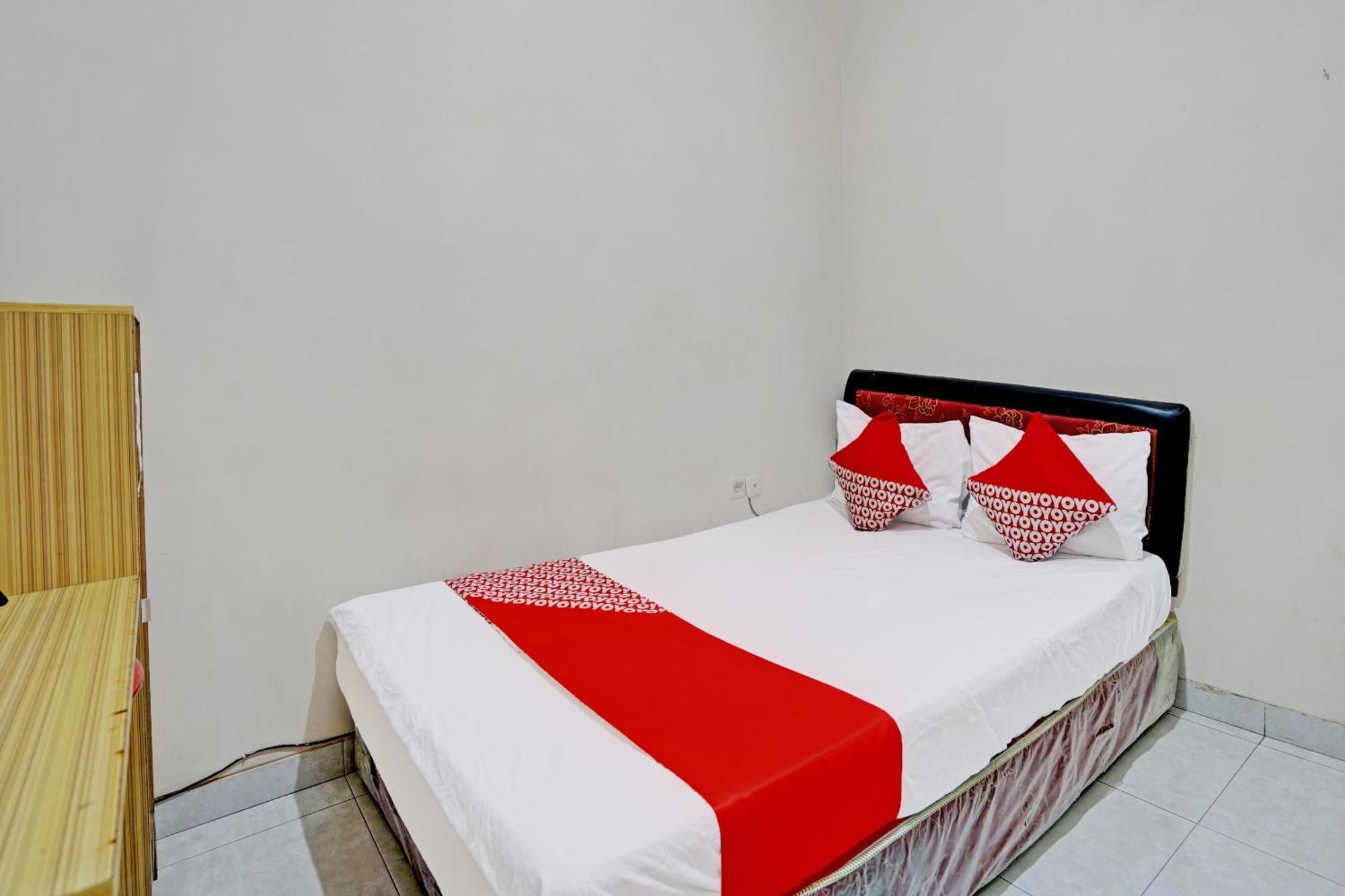 Oyo Life 92190 Arya Guest House Tulungagung Eksteriør billede