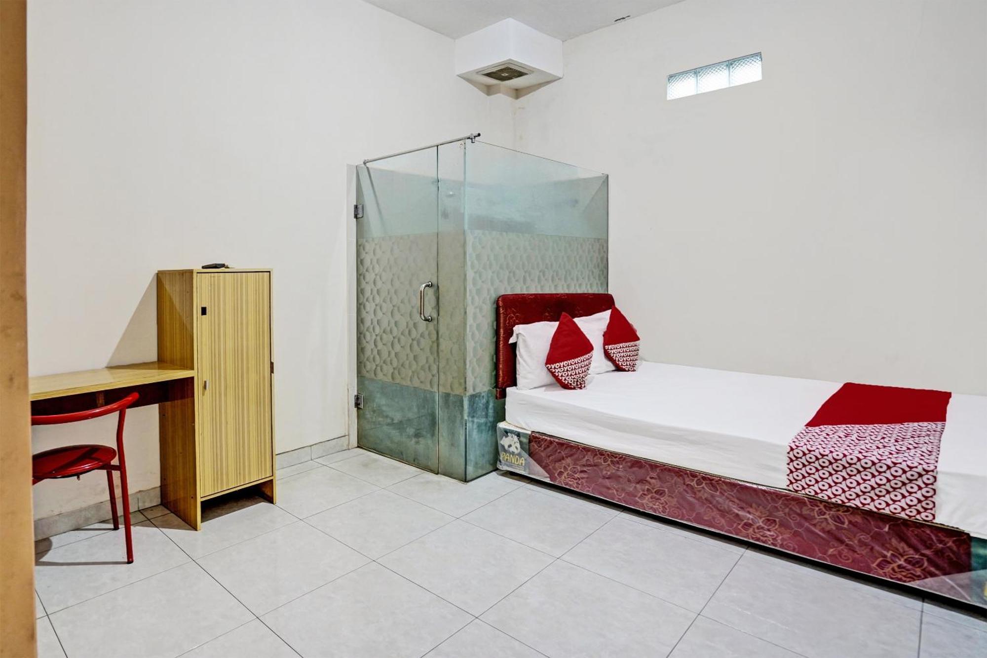 Oyo Life 92190 Arya Guest House Tulungagung Eksteriør billede