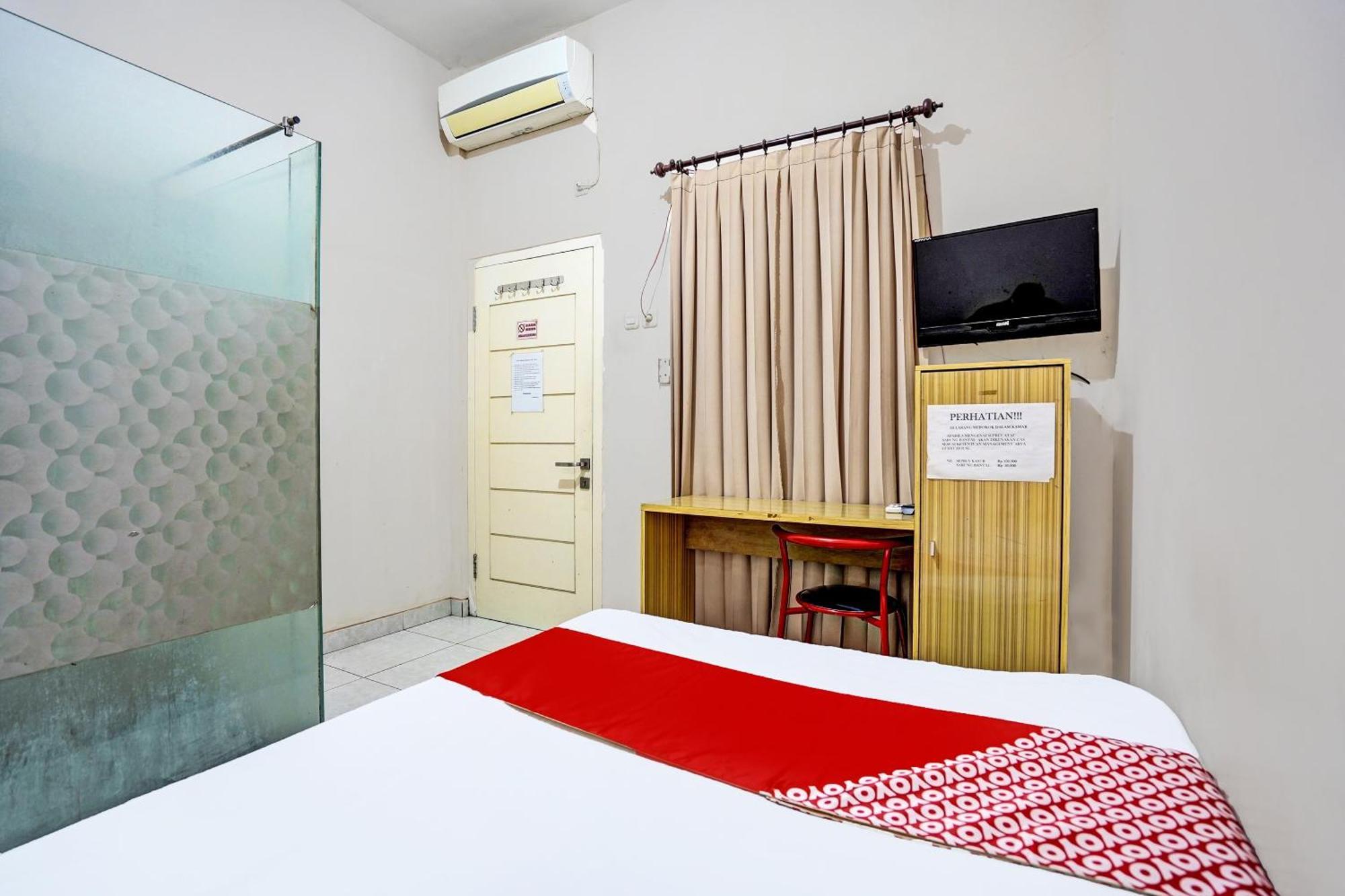 Oyo Life 92190 Arya Guest House Tulungagung Eksteriør billede