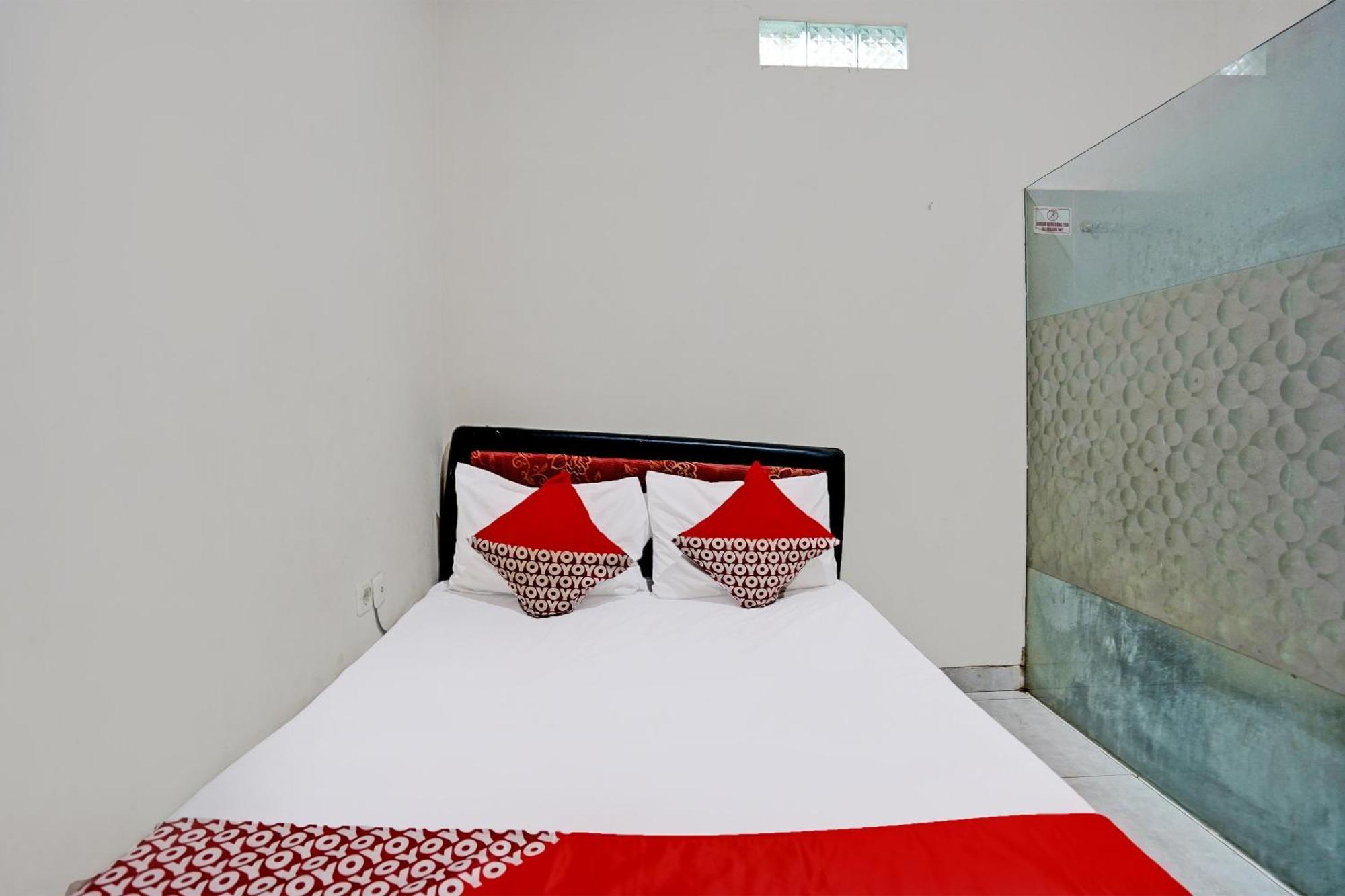 Oyo Life 92190 Arya Guest House Tulungagung Eksteriør billede